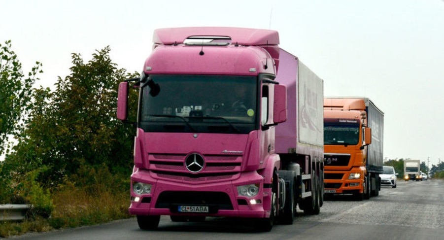 От 1 юли камионите да плащат тол такси и за